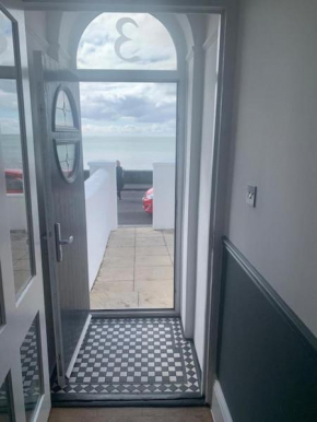 Seafront folkestone Sandgate channel tunnel - 5 star property Sleeps 12